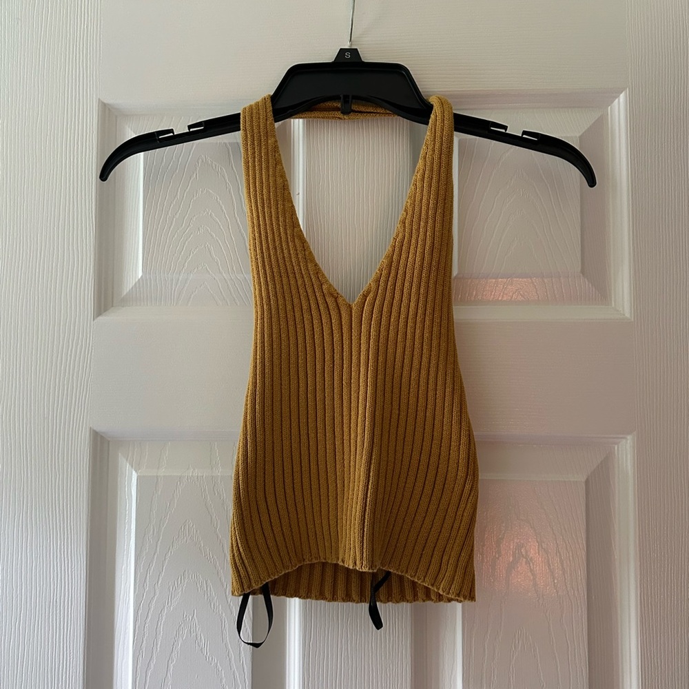 Forever 21 Knit halter top mustard size small